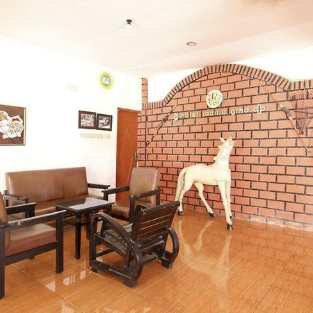 Reddoorz Syariah At Jalan Menteri Supeno Otel Yogyakarta Dış mekan fotoğraf